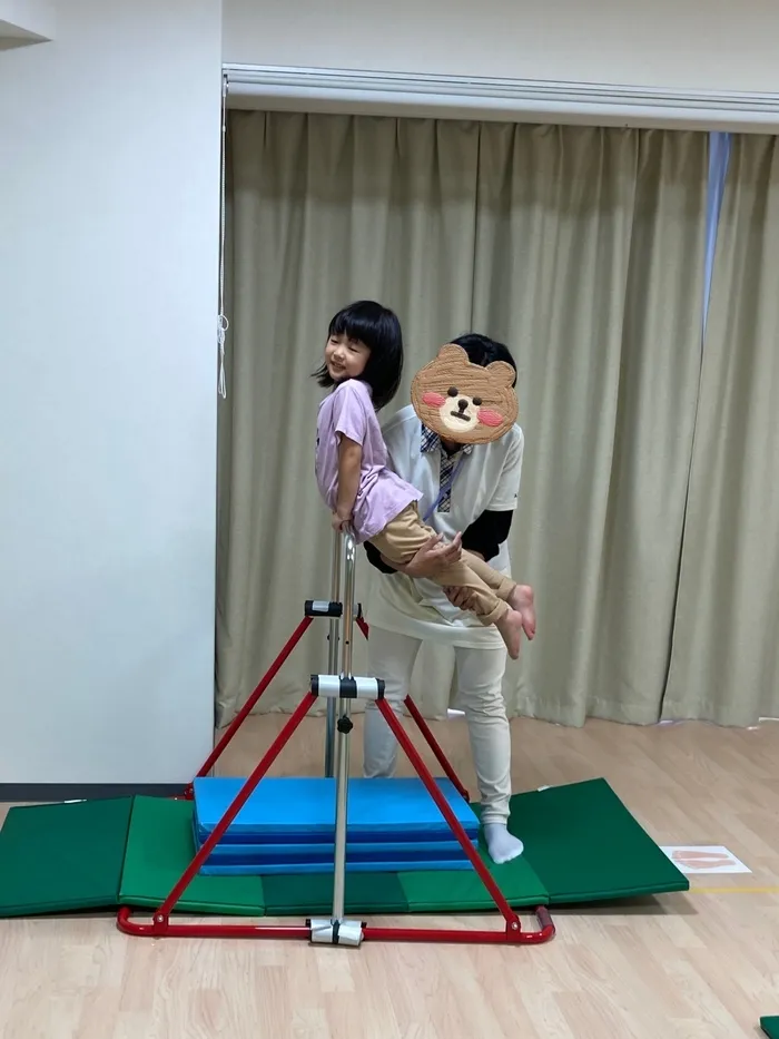 AIAI PLUS 稲毛駅東口/粗大運動(鉄棒):つばめ