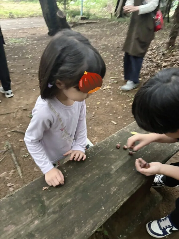 こどもみらいひろば　リスキッズ　稲毛教室/自然散策活動🍂～ドングリ拾いに行こう🌰🍁