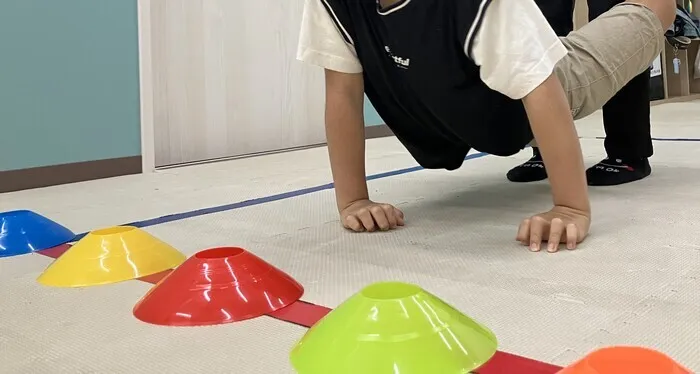  LICGROW（リックグロー）八千代緑が丘駅前教室/“手押し車”で育てる感覚統合力〜腕の力で進むチャレンジ！