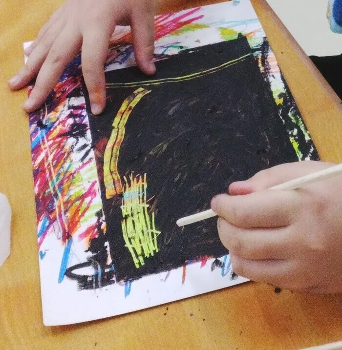  LICGROW（リックグロー）八千代緑が丘駅前教室/色を重ねて　クレヨンひっかきアートで育む感覚と創造力♪