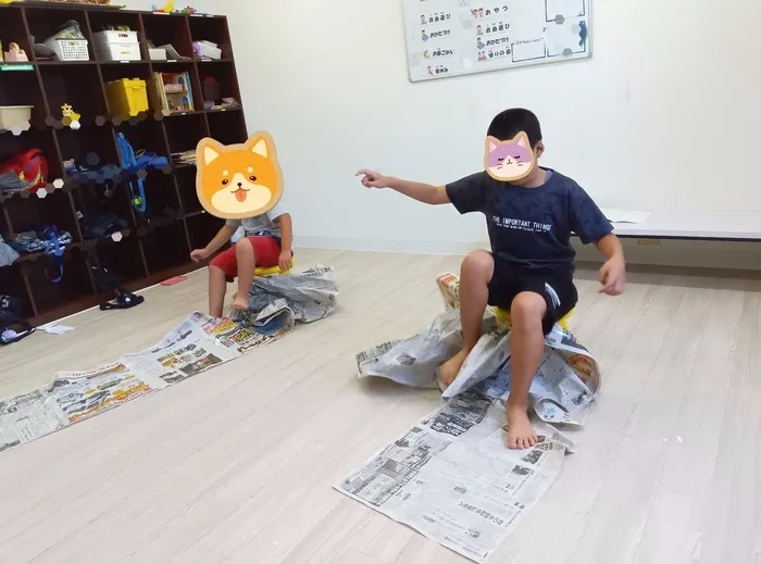 ココノハーツ ふじみ野教室/💥新聞紙たぐり寄せ競争💨