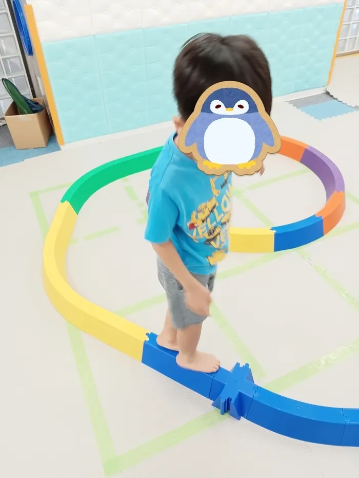 子ども運動教室 LUMO東大阪校/距離感が掴みづらい子は、歩数チャレンジをやってみよう！