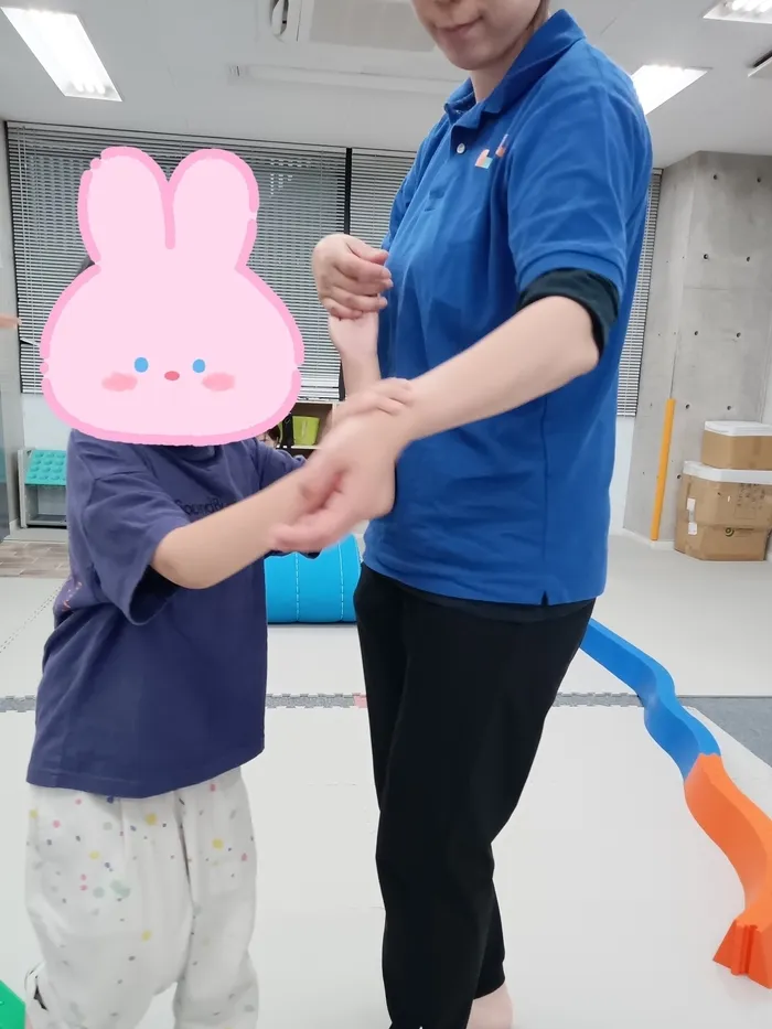 子ども運動教室 LUMO東大阪校/文章題が苦手なお子様へ！ラテラルタッチをやってみよう！