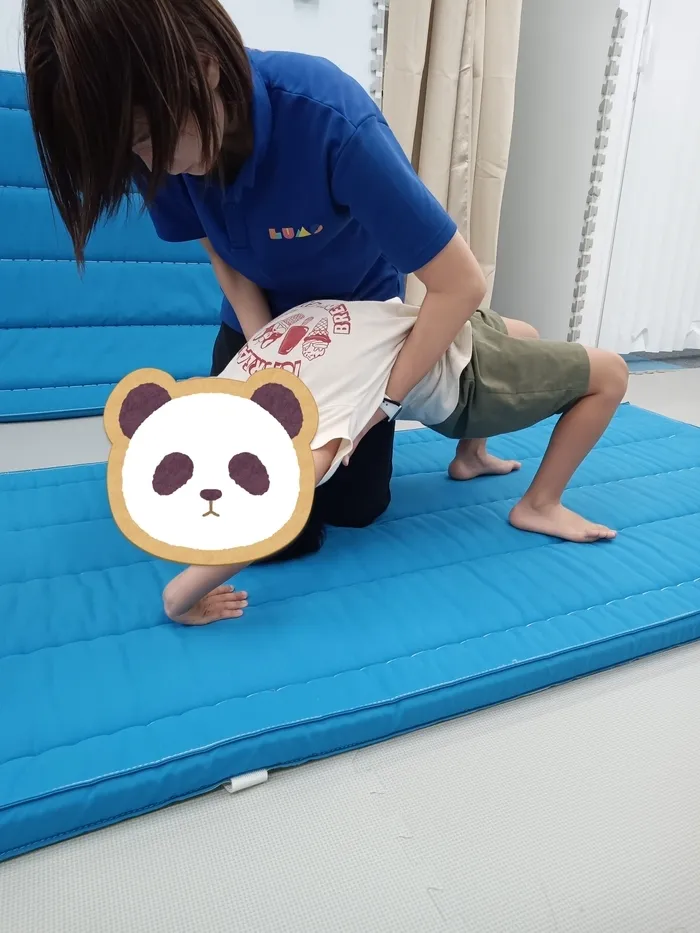 子ども運動教室 LUMO東大阪校/ブリッジ運動は、原始反射の統合に効果的！