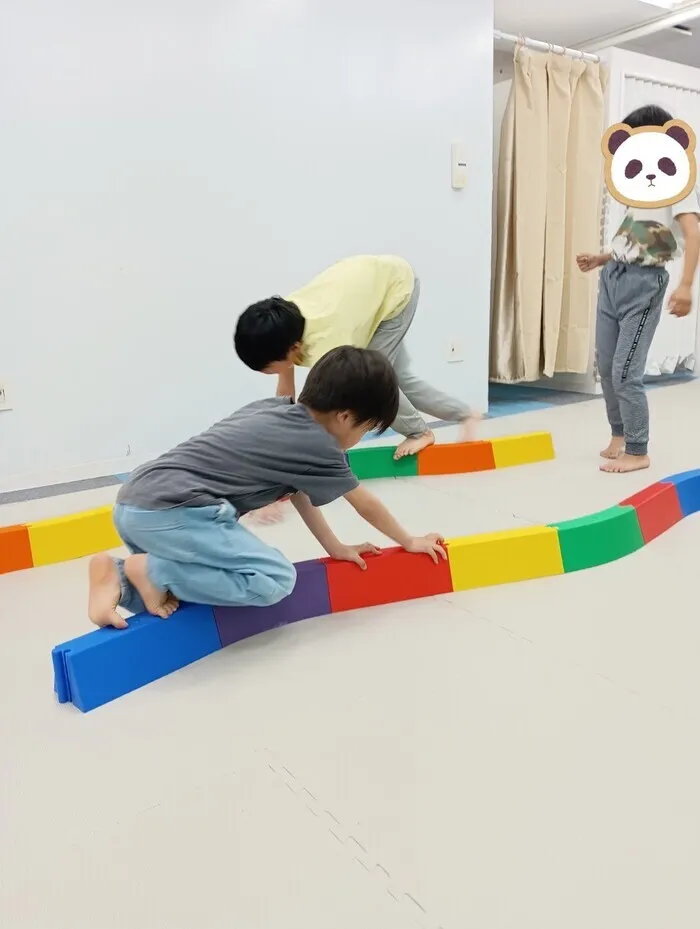 子ども運動教室 LUMO東大阪校/平均台でクマ渡り！？その効果とは！