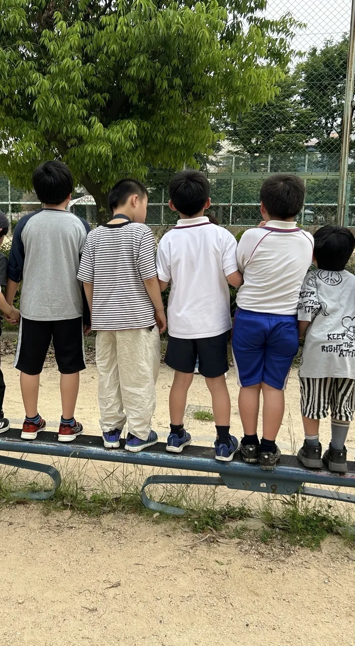 児童発達支援・放課後等デイサービス　えんじょいんと/近くの公園で自由遊び