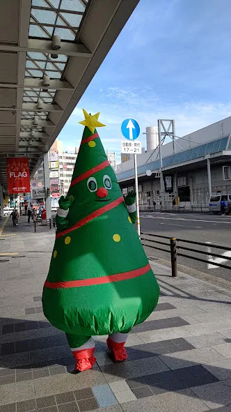  ”安心の一日療育”くあどりふぉりお/動くツリーが岐阜駅に出没！！！