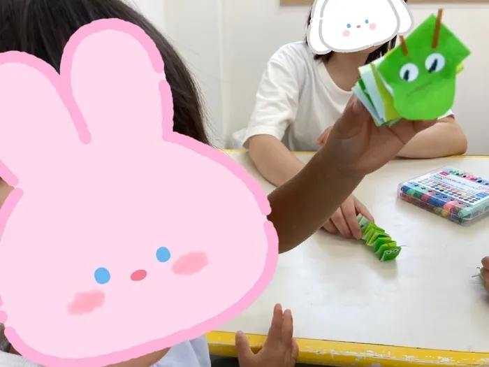 児童発達支援　なかよしくっく/年少児　女の子　いもむし