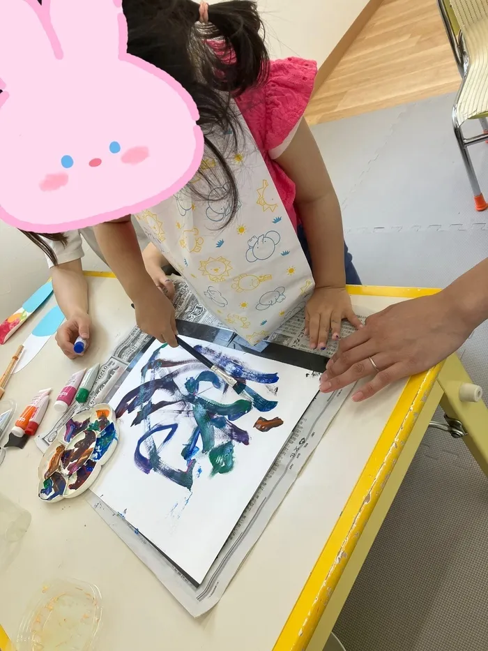 児童発達支援　なかよしくっく/年中児　女の子　自由画〈えのぐ）