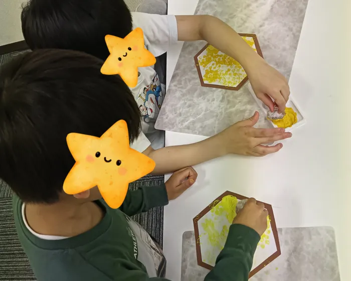 ポラリスステップ東大成教室【空きあり！利用相談受付中！】/プチプチスタンプで蜂の巣工作！🍯🐝