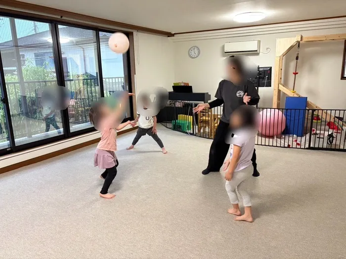 カラカラ　西宮甲子園（児童発達支援・放課後等デイサービス•保育所等訪問支援）/風船バレー🎈
