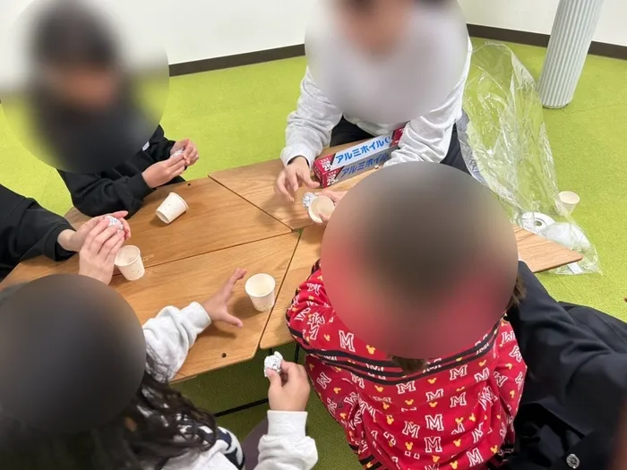 カラカラ　西宮甲子園（児童発達支援・放課後等デイサービス•保育所等訪問支援）/クリスマスのオーナメント作り🎄