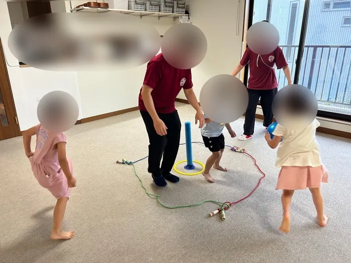 カラカラ　西宮甲子園（児童発達支援・放課後等デイサービス•保育所等訪問支援）/みんなで協力！棒を守る・倒すゲーム