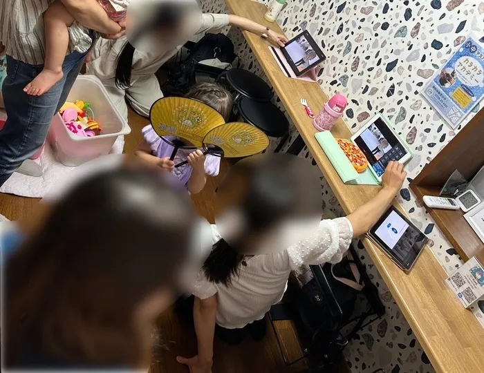カラカラ　西宮甲子園（児童発達支援・放課後等デイサービス•保育所等訪問支援）/保護者室、大盛り上がり✨