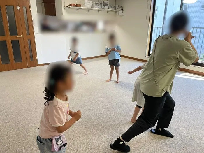 カラカラ　西宮甲子園（児童発達支援・放課後等デイサービス•保育所等訪問支援）/雨降り☔️スキップ