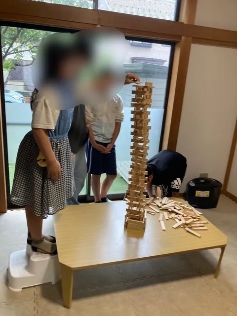 すまいるサムアップ/みんなで協力！カプラ積み上げチャレンジ🧱