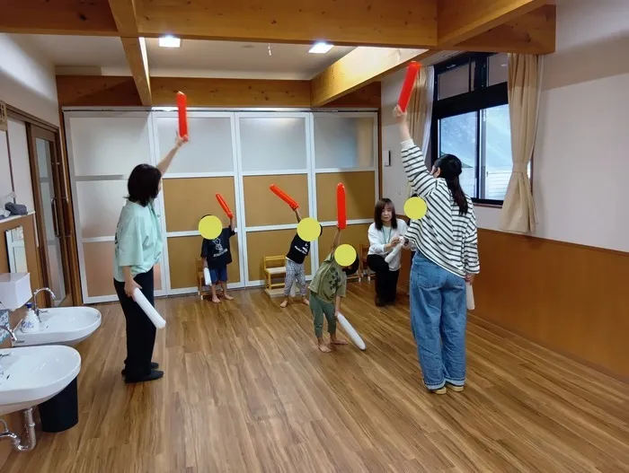 児童発達支援事業所しなやかな森大在/赤上げて！白下げて！q(≧▽≦q)