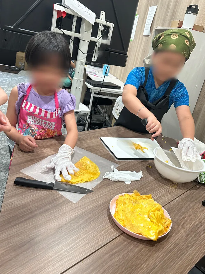 「就労準備型」放課後等デイサービスNESTING博多/卵をたくさん切りました🥚