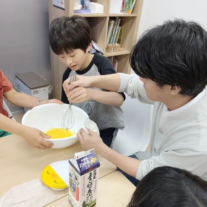 児童発達支援・放課後等デイサービスunico中島公園/チョコレートを入れて！　カップケーキ作り♪