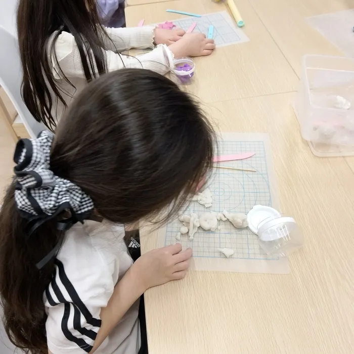 児童発達支援・放課後等デイサービスunico中島公園/粘土でだんご作り♪