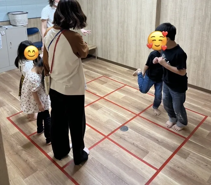 emiure＋（エミュールプラス） STによる言語療法可能　生野区最大級施設　送迎あり/レク　9マス鬼ごっこ
