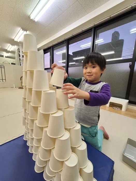 個別教室のゆめラボ西原教室・月曜日～土曜日開所/紙コップタワー上手だよ🌠