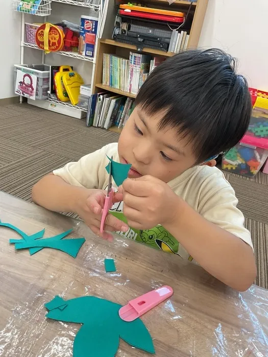 児童発達支援・放課後等デイサービス　ハレノヒ/９月の製作（ぶどう）　放課後等デイサービス②