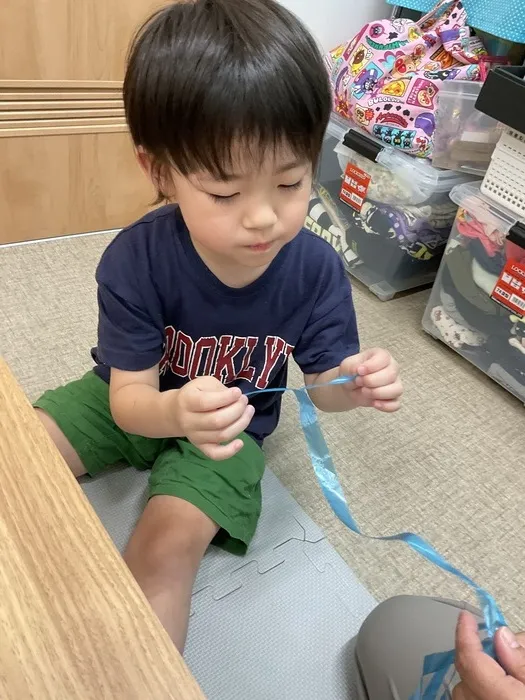 児童発達支援・放課後等デイサービス　ハレノヒ/すずらんテープをさきました。