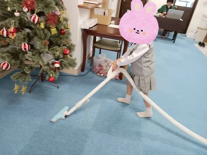 かみか企画　(個別、小集団、行き渋り・不登校支援)/自分たちの教室だからお掃除もしまーす！