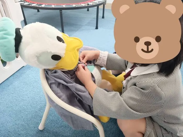 かみか企画 (個別、小集団、オーダーメイド療育、行き渋り・不登校支援)/ドナルド君にお洋服を着せてあげました