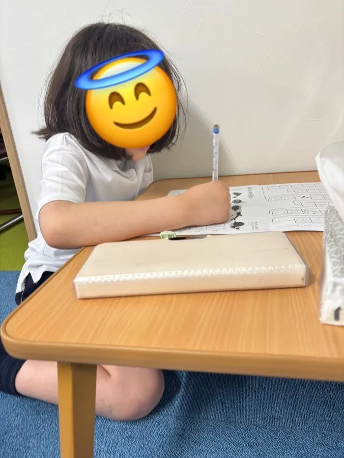かみか企画 (個別、小集団、オーダーメイド療育、行き渋り・不登校支援)/左手