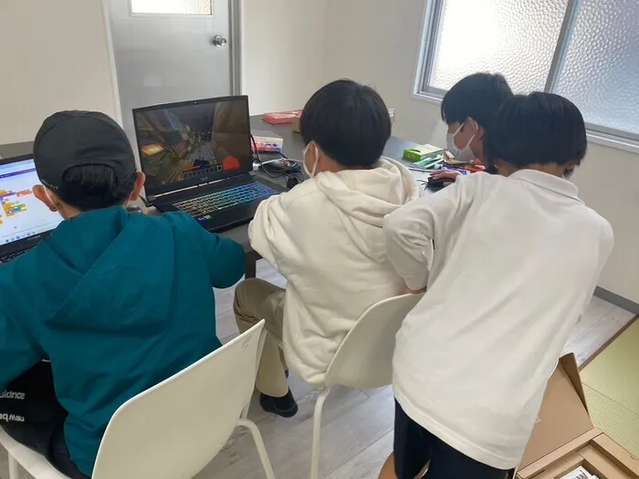 放課後等デイサービス　エミナ　小学校高学年から中学生、高校生を中心に活動中♪/プログラミング、マイクラ