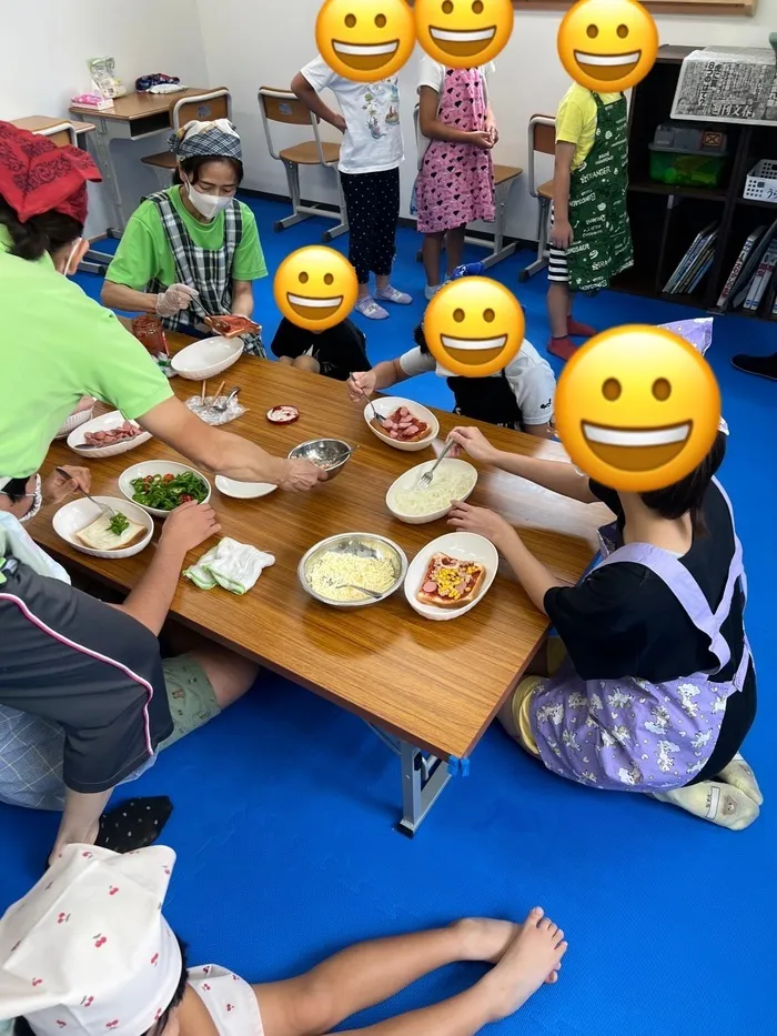 【送迎あり/土曜日もお預かり可能】お気軽にご連絡ください  のびのび広場エミタス川越野田町教室/ピザトースト作り