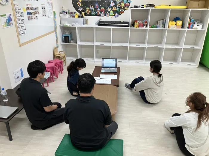 きりんのあくび kids つるみ/スタッフの専門性・育成環境