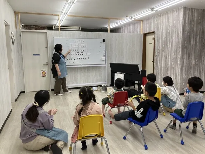 ブロッサムジュニア長久手藤が丘教室/集団活動「楽器・音楽遊び」