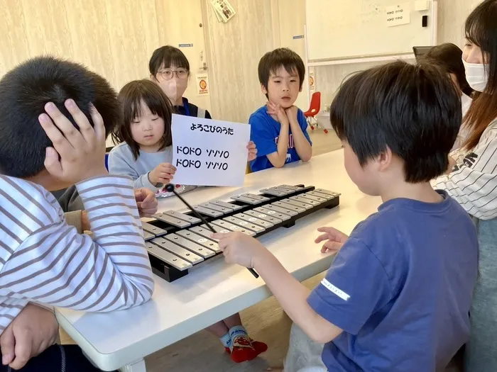 ブロッサムジュニア長久手藤が丘教室/集団活動　「楽器・音楽遊び」