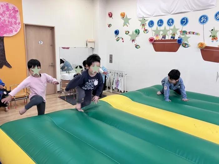 こぱんはうすさくら　さいたま宮原教室【児発　空き枠あり】【作業療法士 配置】/みんな大好き！大型トランポリン♪