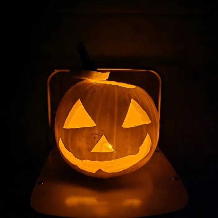 【10時から16時の6時間お預かり/集団・個別療育】　メリーほっと/暗闇で光るのは...🎃🎃🎃