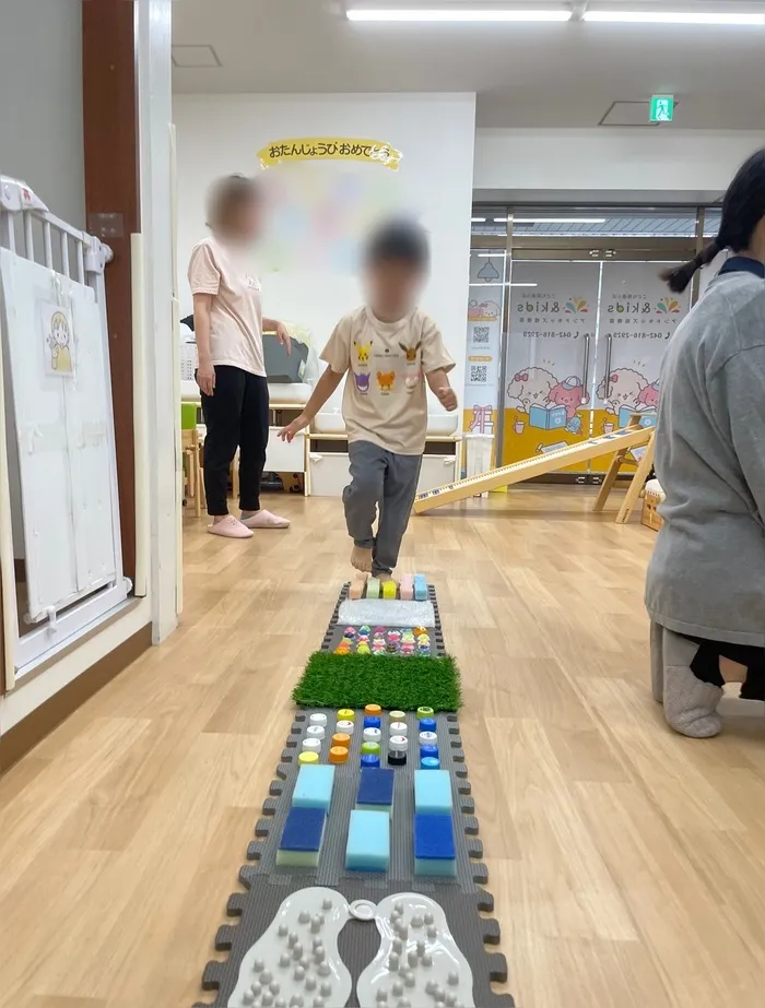 こども発達らぼ&kids相模原　[１日預かり・ 送迎あり ]/雨の日の活動☔️