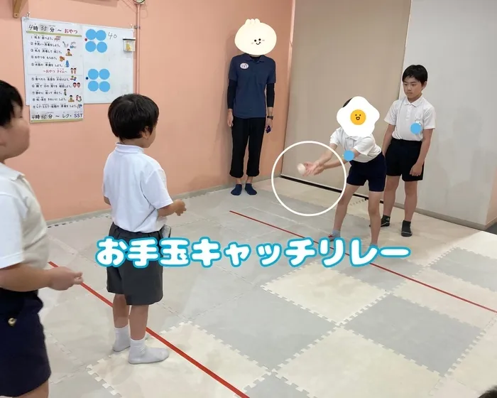 【ABA個別療育・集団療育】【祝日OK・送迎あり】ナチュラルこどもハウス鶴見区店/お手玉キャッチリレー