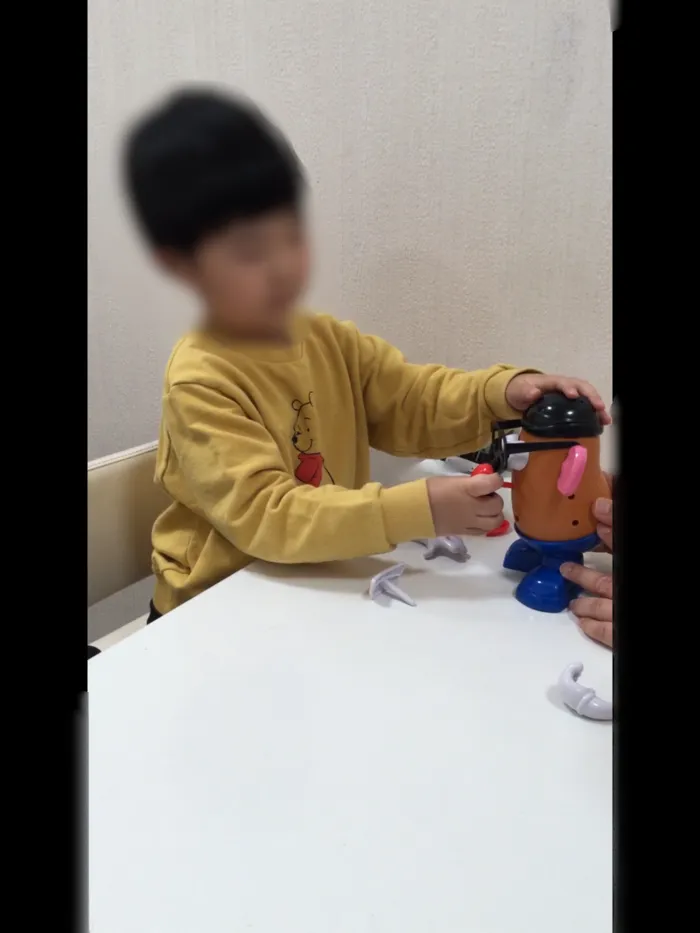個別療育センター結いの虹住之江教室/ポテトヘッドでマネマネ