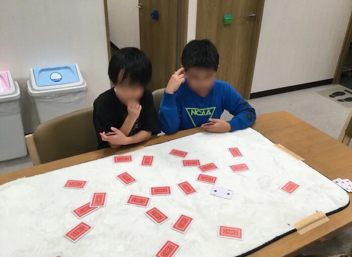 個別療育センター結いの虹昭和町教室/🃏 「みんなで楽しむ神経衰弱のひと工夫」