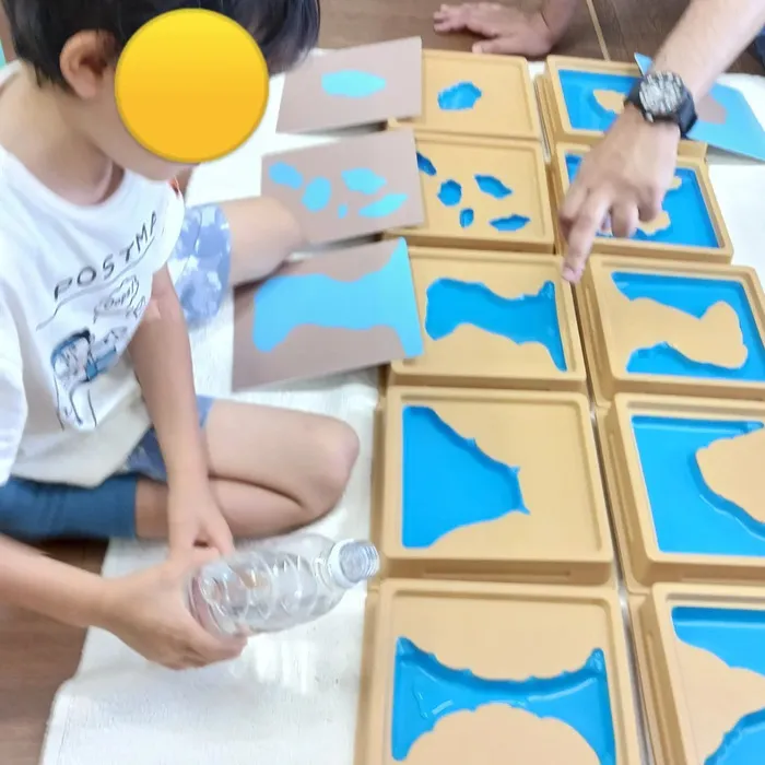 児童発達支援・放課後等デイサービス　モンテツリー天満の杜/対称地形の教具をしました🏝️