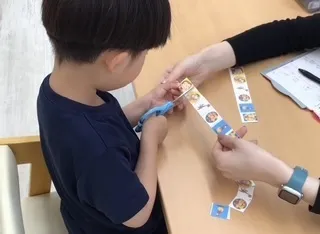 らいふテラス蛍池/年中児さん ハサミの取り組み✂