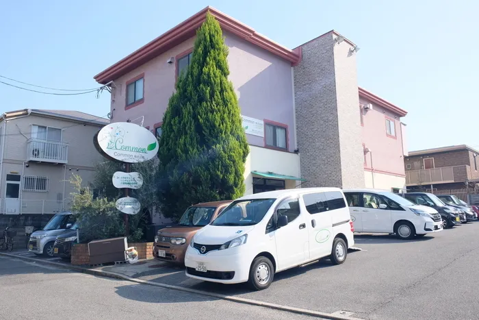 ２階でお待ちしております。１階にはデイサービスがあります。