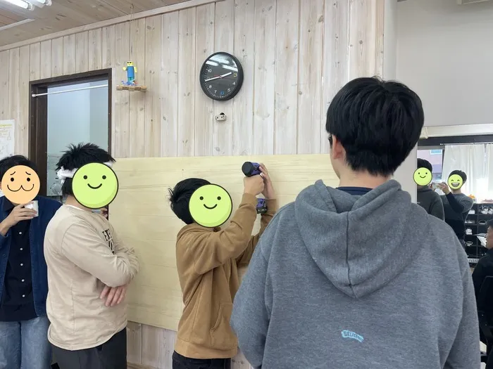 こころん第一教室/【黒板プロジェクト②】切って、留めて、土台作り編🔨