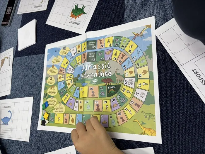  英才療育じゅにくろ【放課後等デイサービス・児童発達支援】/★English time★ころがして発音！英語すごろく