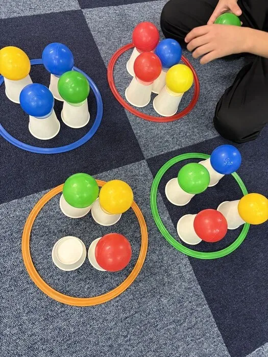  英才療育じゅにくろ【放課後等デイサービス・児童発達支援】/★色あそびとカードめくり★手先を使ってチャレンジ！✨