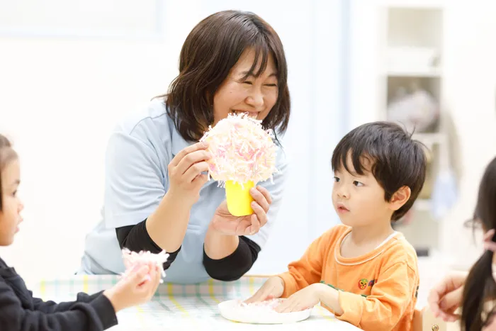 集団活動ではお友達と関わる機会を大切にしています。