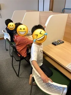 児童発達支援・放課後等デイサービス　IPPOIPPO/新しい机が届いたよ📖